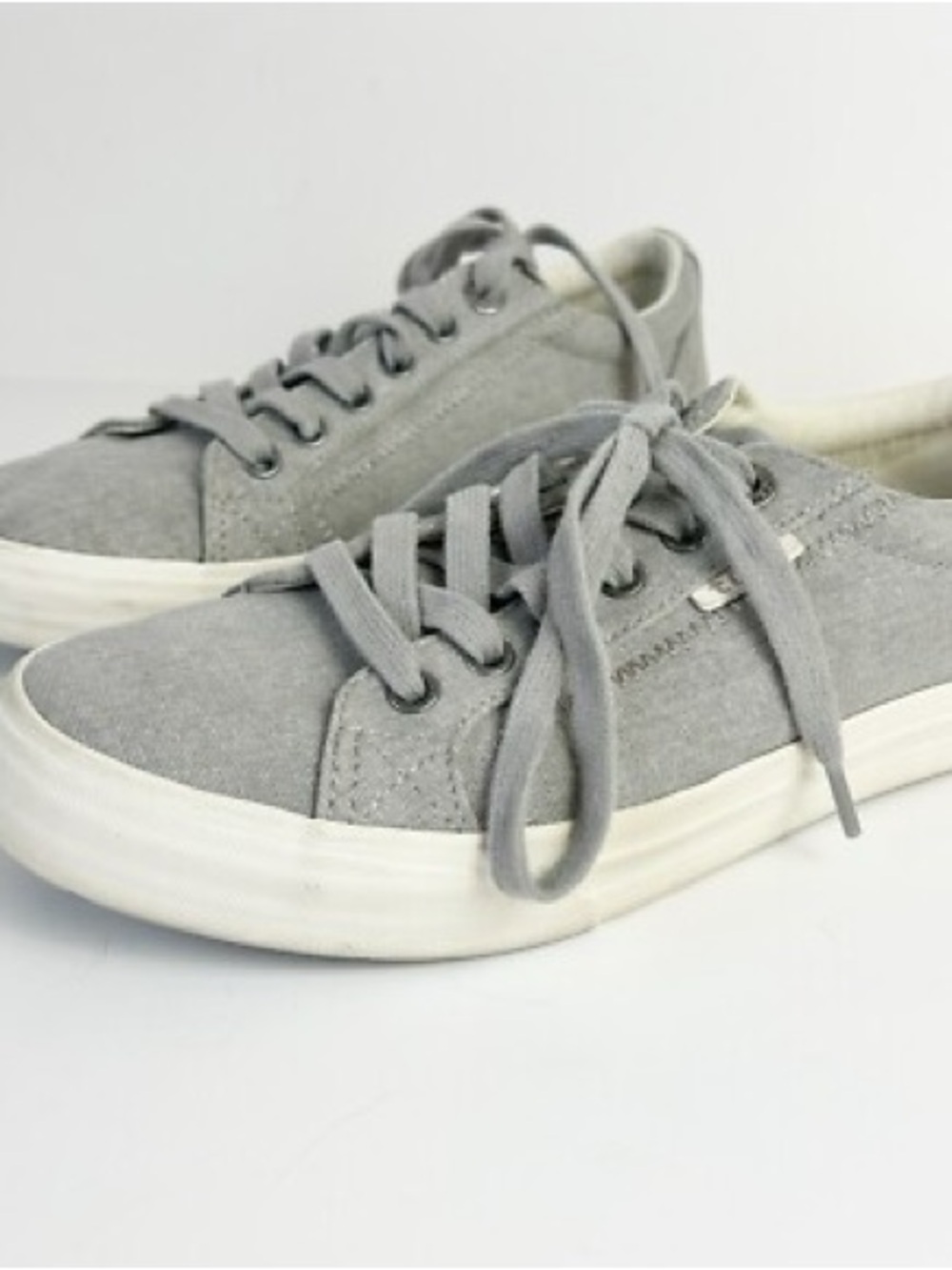 Taos Footwear Gray Canvas Low-Top Sneakers